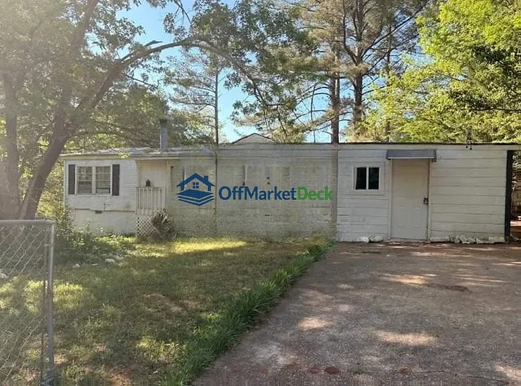 Off-market house in Douglasville, Georgia — 3 beds, 2 baths, $135,000