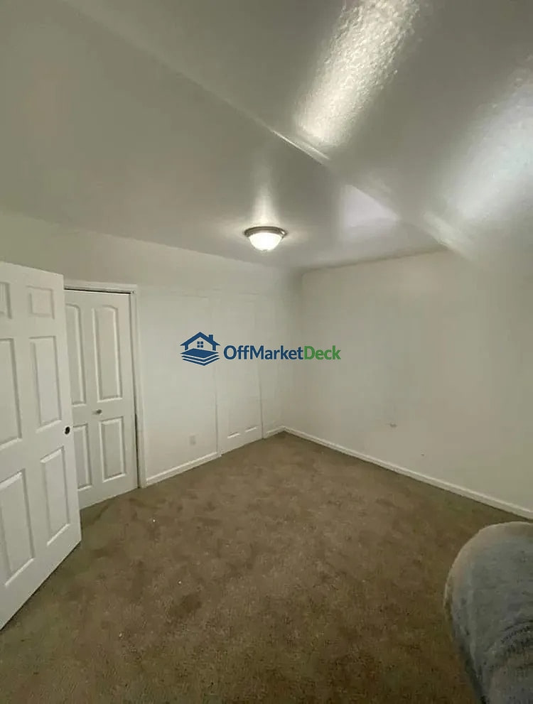 Off-market house in Memphis, Tennessee — 4 beds, 1.5 baths, $160,000 — photo 3 of 8