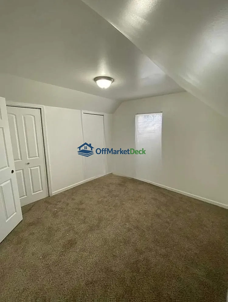 Off-market house in Memphis, Tennessee — 4 beds, 1.5 baths, $160,000 — photo 2 of 8