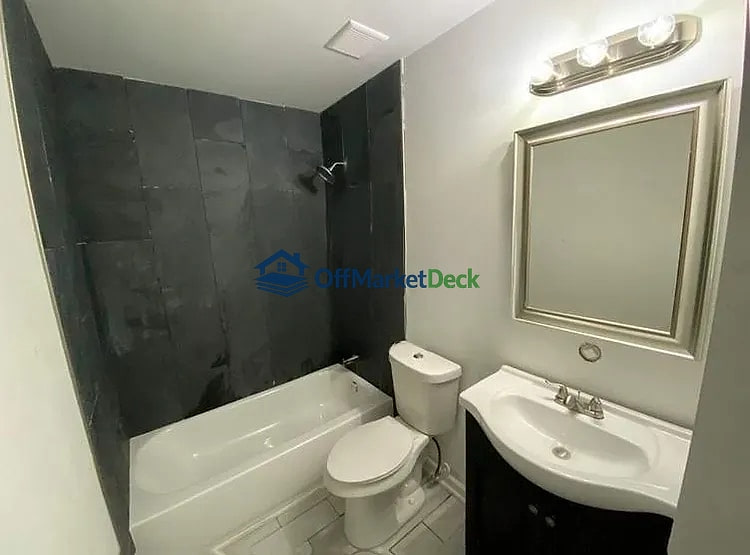 Off-market house in Memphis, Tennessee — 4 beds, 1.5 baths, $160,000 — photo 6 of 8