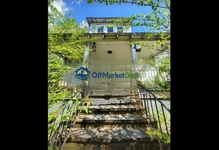 Off-market house in Paintsville, Kentucky — 3 beds, 1 bath, $15,000 — photo 2 of 8