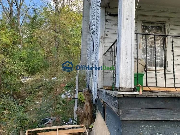 Off-market house in Paintsville, Kentucky — 3 beds, 1 bath, $15,000 — photo 3 of 8