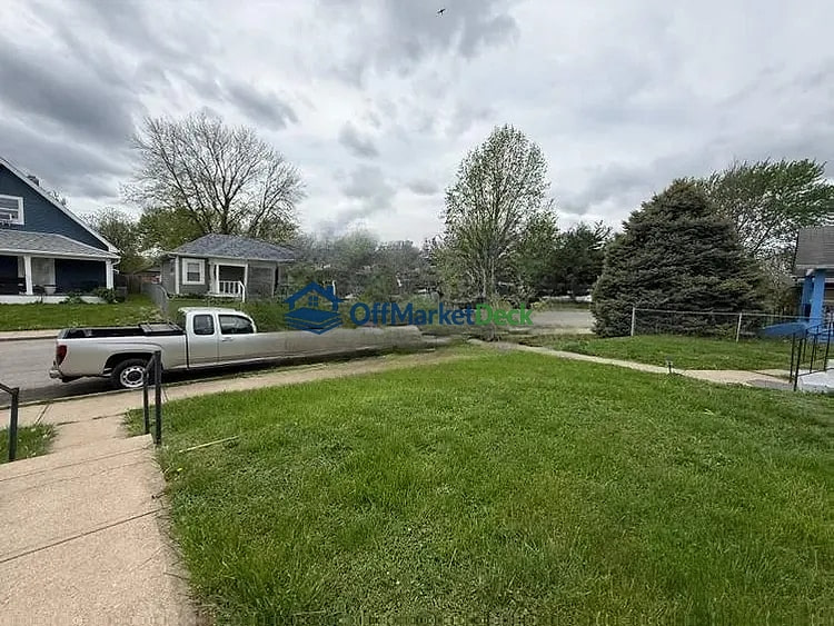 Off-market house in Indianapolis, Indiana — 2 beds, 1 bath, $85,000 — photo 5 of 8