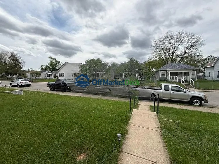 Off-market house in Indianapolis, Indiana — 2 beds, 1 bath, $85,000 — photo 4 of 8