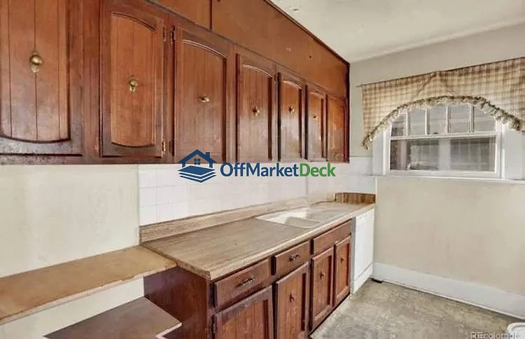 Off-market house in Denver, Colorado — 2 beds, 1 bath, $442,000 — photo 7 of 8