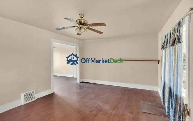 Off-market house in Denver, Colorado — 2 beds, 1 bath, $442,000 — photo 3 of 8