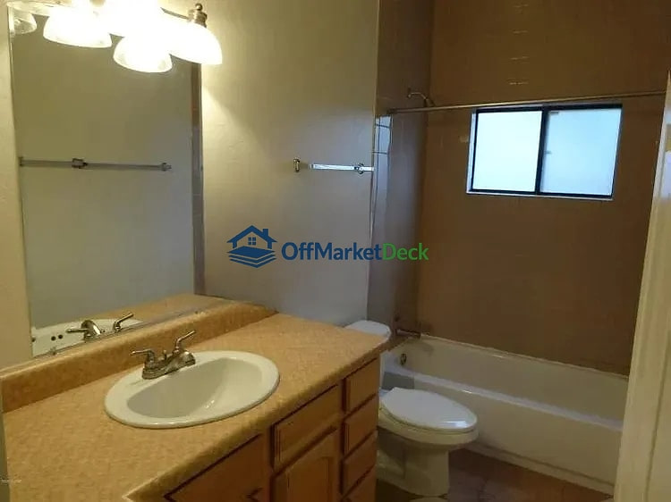 Off-market house in Tucson, Arizona — 3 beds, 2 baths, $260,000 — photo 7 of 8