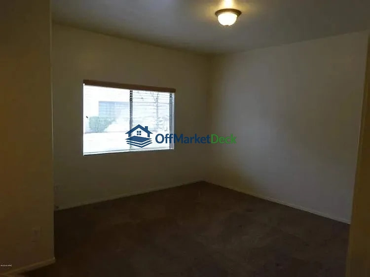 Off-market house in Tucson, Arizona — 3 beds, 2 baths, $260,000 — photo 2 of 8