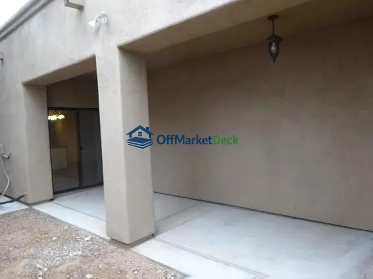 Off-market house in Tucson, Arizona — 3 beds, 2 baths, $260,000 — photo 4 of 8