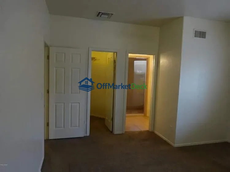 Off-market house in Tucson, Arizona — 3 beds, 2 baths, $260,000 - Blurred background Image