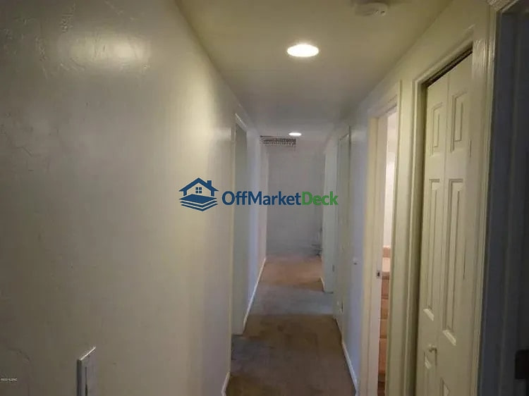 Off-market house in Tucson, Arizona — 3 beds, 2 baths, $260,000 — photo 6 of 8