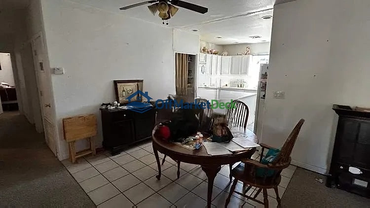 Off-market house in Show Low, Arizona — 3 beds, 2 baths, $219,000 — photo 2 of 8