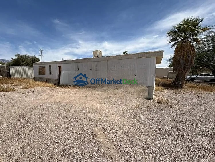 Off-market house in Tucson, Arizona — 1 bed, 1 bath, $84,000 — photo 2 of 8