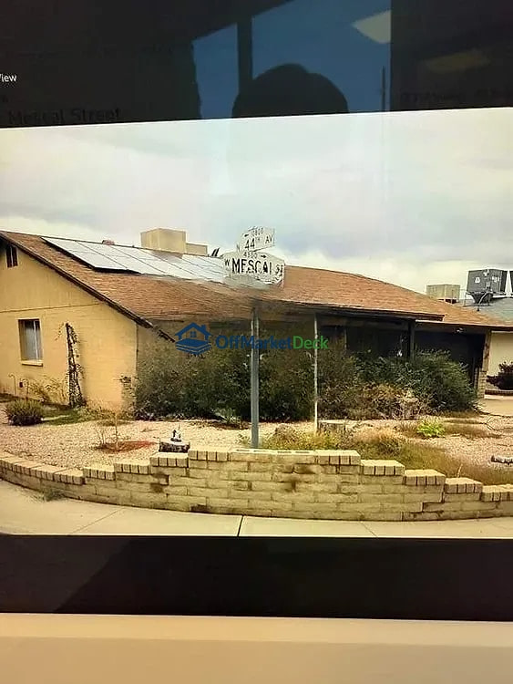 Off-market house in Glendale, Arizona — 3 beds, 2 baths, $315,000 — photo 2 of 4