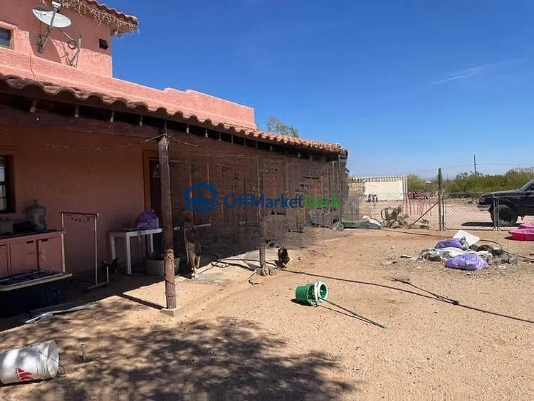 Off-market house in Maricopa, Arizona — 5 beds, 2 baths, $259,000 — photo 6 of 8