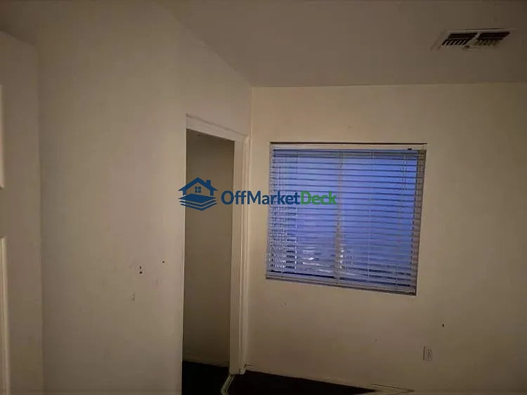 Off-market house in Mesa, Arizona — 4 beds, 2 baths, $284,990 — photo 8 of 8