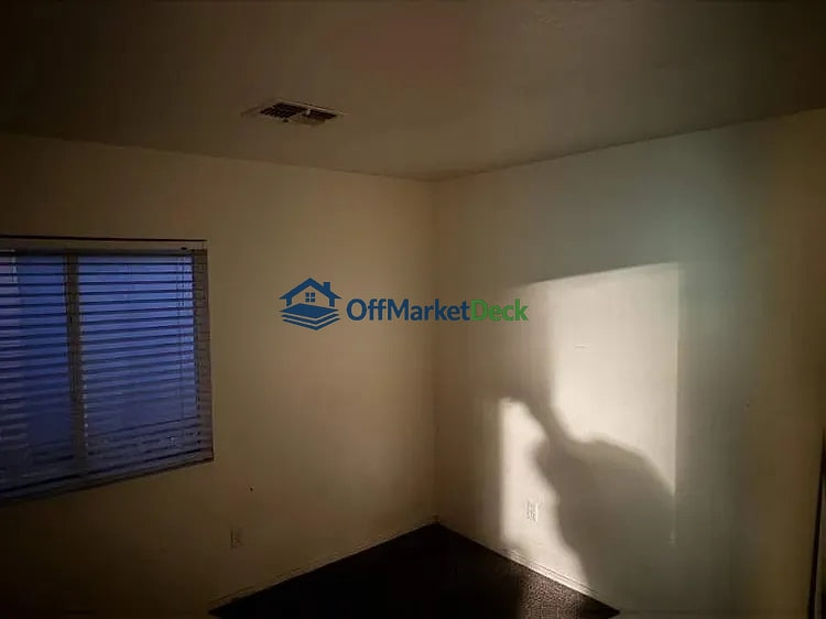 Off-market house in Mesa, Arizona — 4 beds, 2 baths, $284,990 — photo 7 of 8