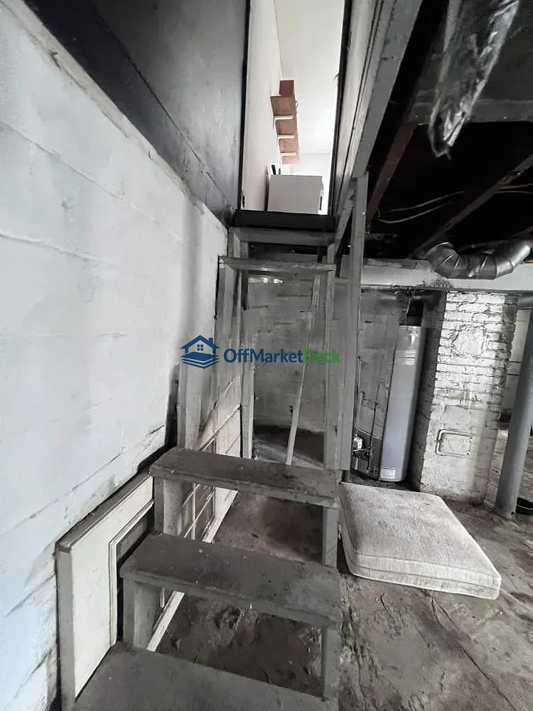 Off-market house in Cleveland, Ohio — 2 beds, 1 bath, $75,000 — photo 6 of 8