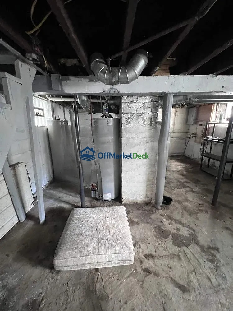 Off-market house in Cleveland, Ohio — 2 beds, 1 bath, $75,000 — photo 7 of 8