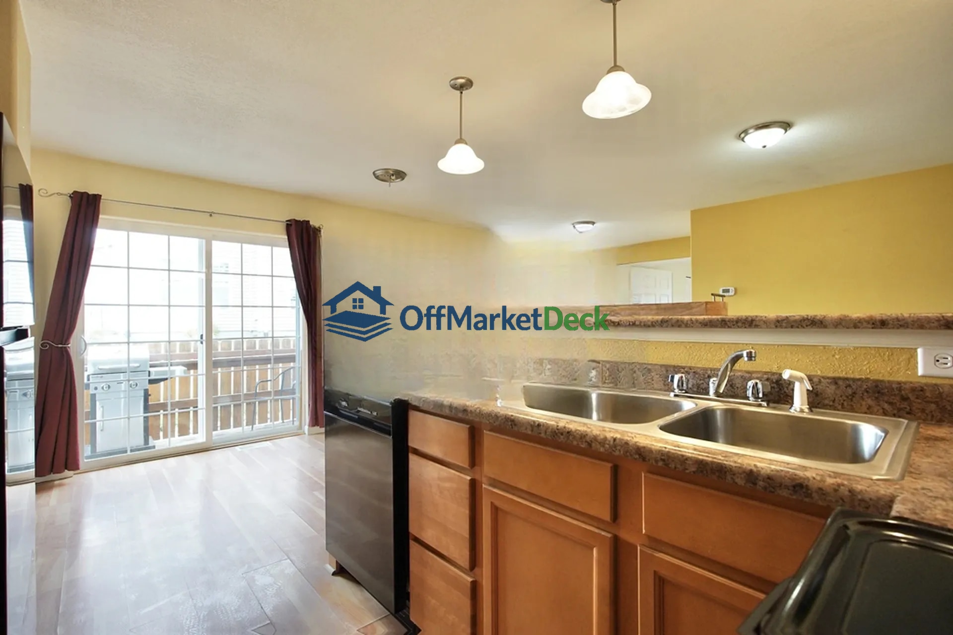Off-market townhome in Douglas, Wyoming — 3 beds, 2 baths, $219,000 — photo 4 of 8