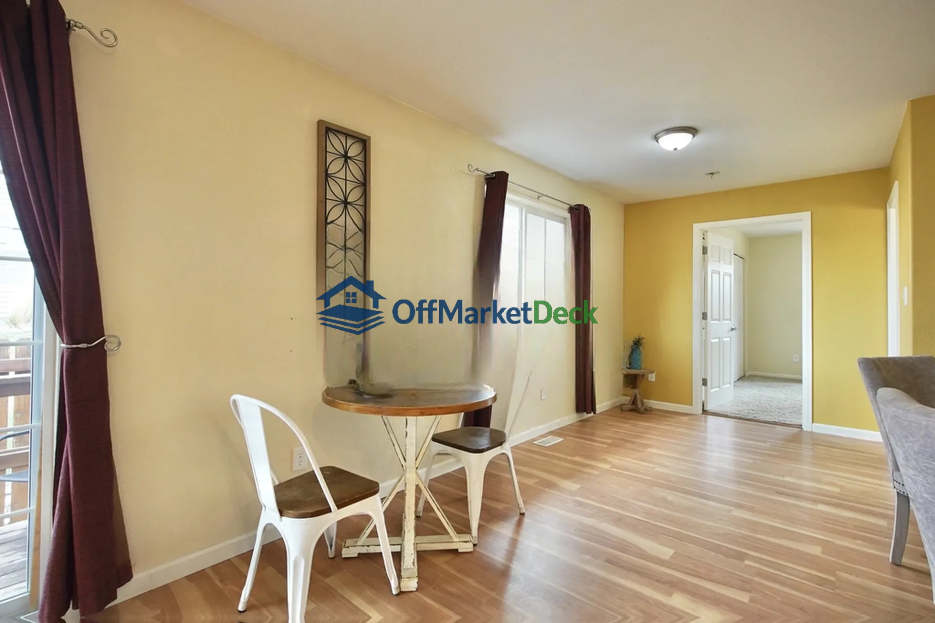 Off-market townhome in Douglas, Wyoming — 3 beds, 2 baths, $219,000 — photo 7 of 8