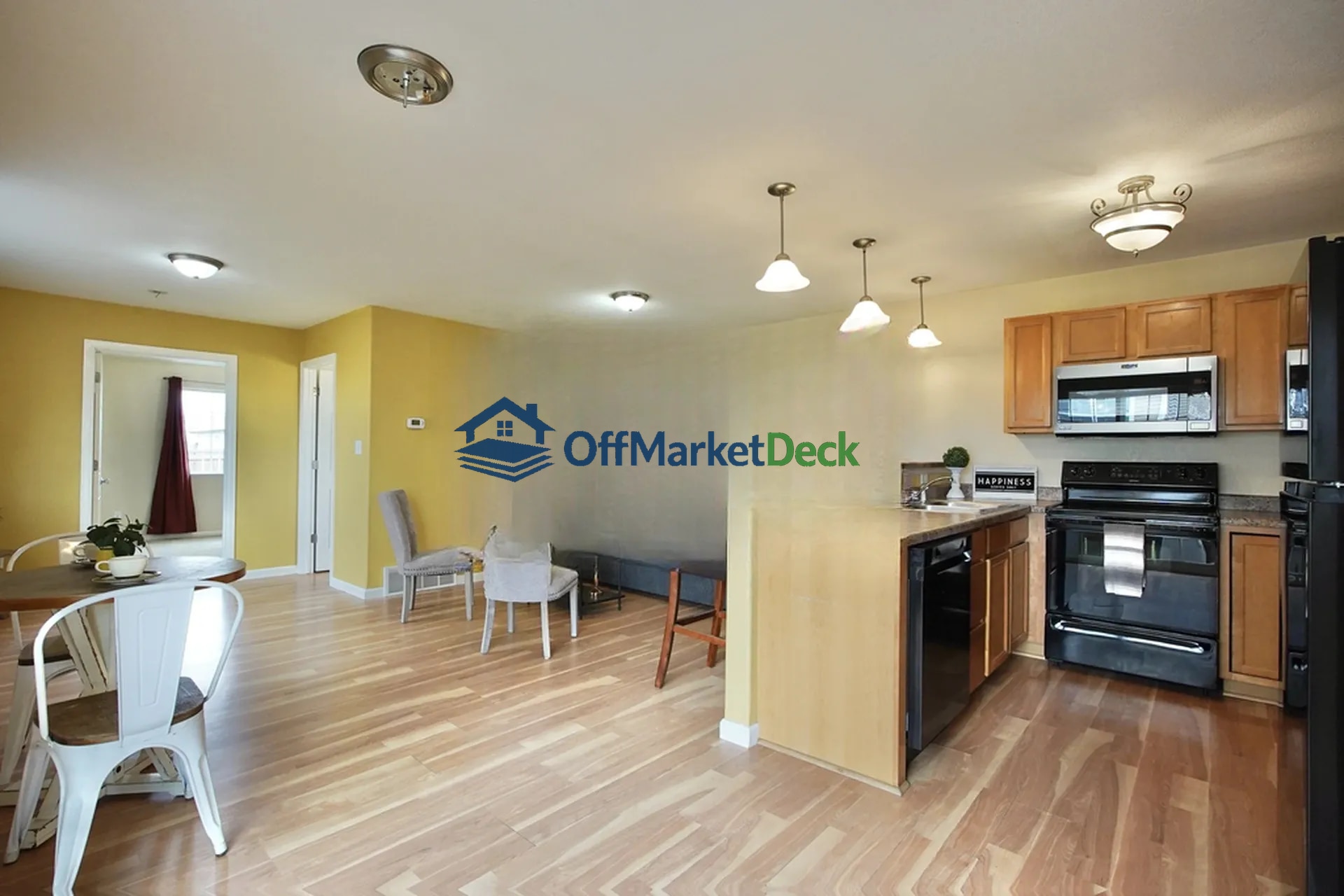 Off-market townhome in Douglas, Wyoming — 3 beds, 2 baths, $219,000 — photo 5 of 8