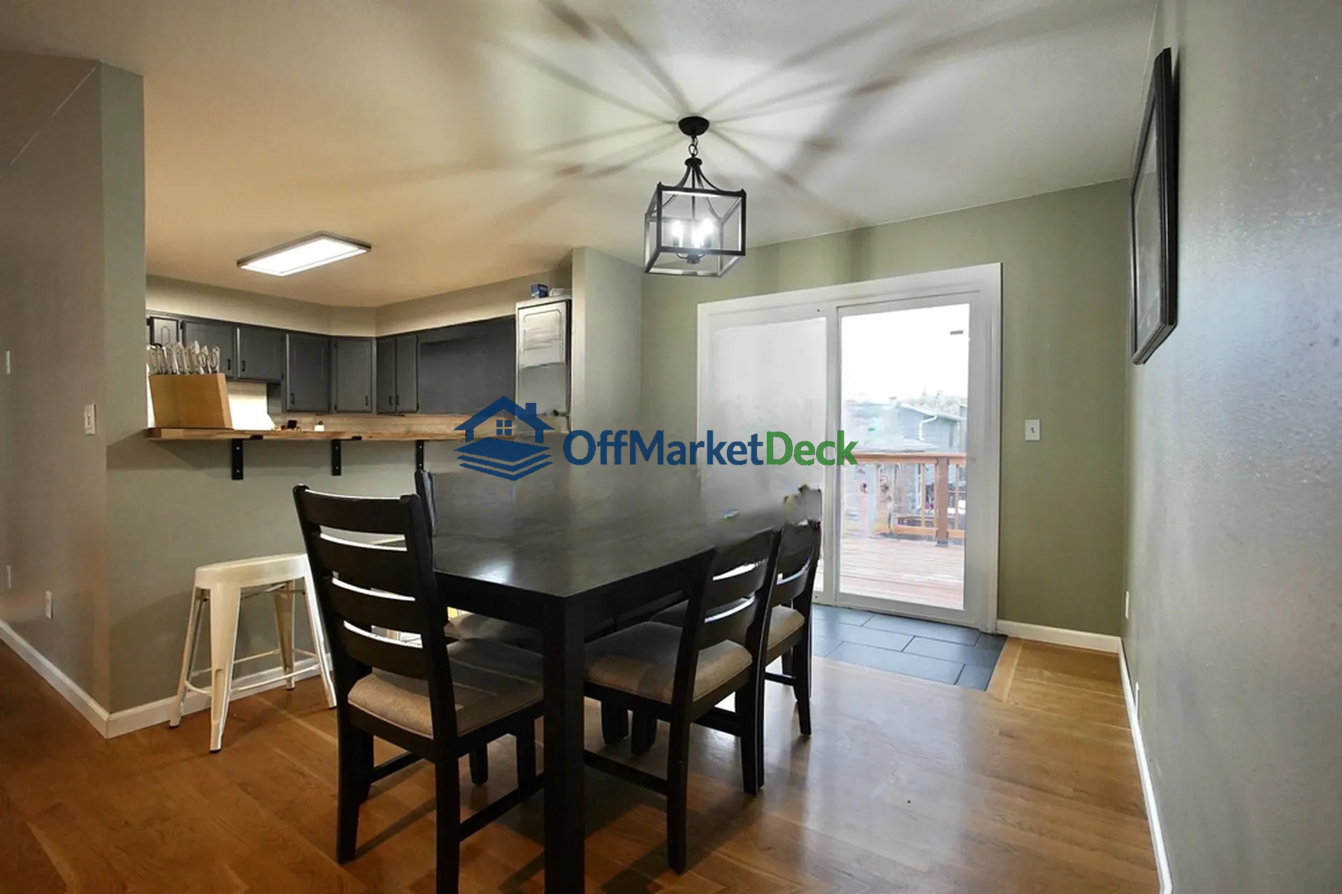 Off-market house in Casper, Wyoming — 3 beds, 2.5 baths, $400,000 — photo 4 of 8