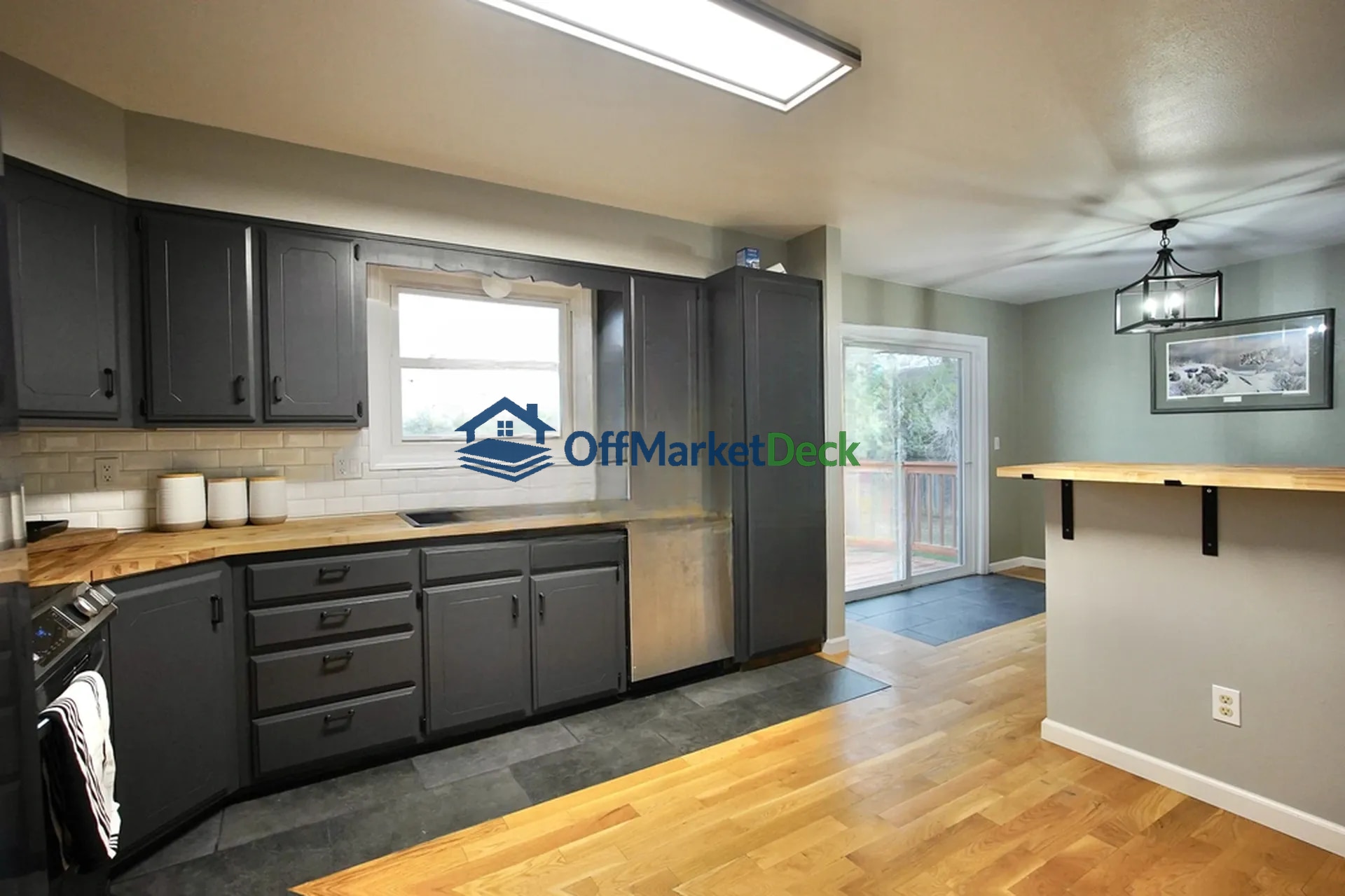 Off-market house in Casper, Wyoming — 3 beds, 2.5 baths, $400,000 — photo 3 of 8