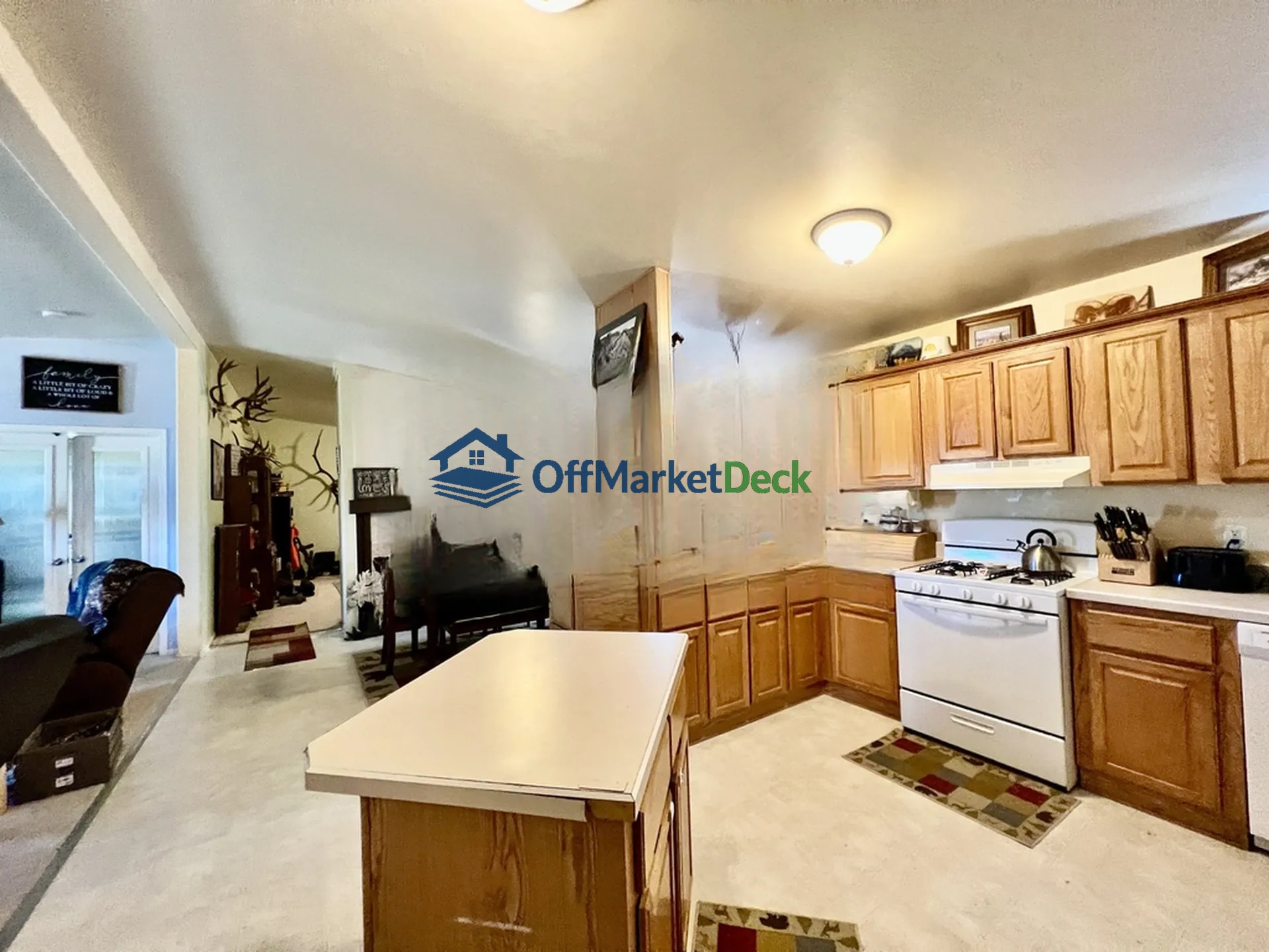 Off-market house in Evansville, Wyoming — 3 beds, 2 baths, $410,000 — photo 7 of 8