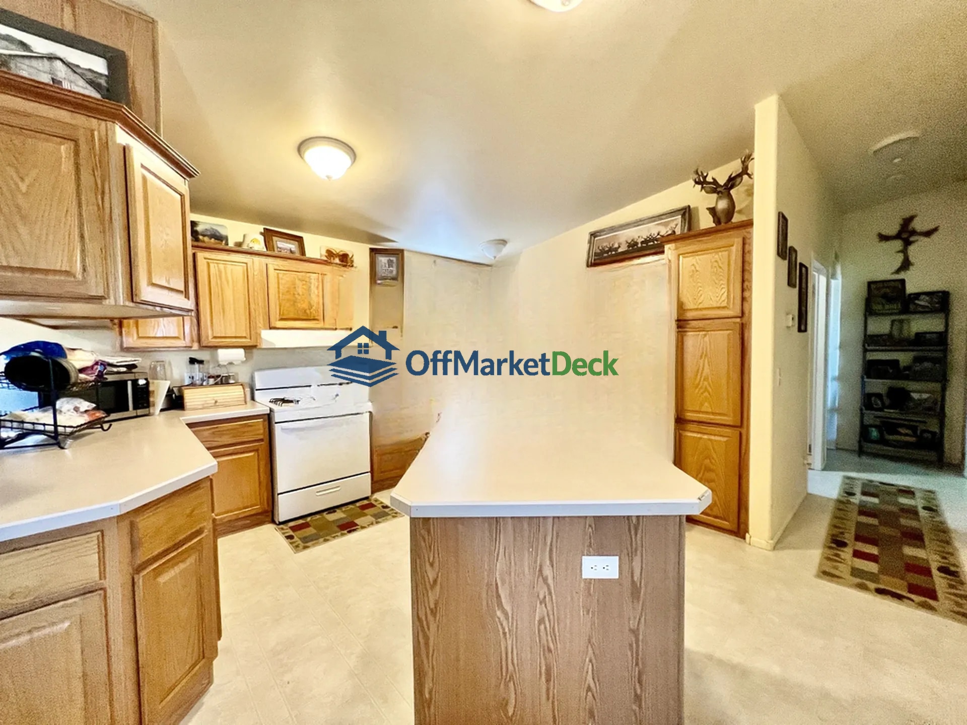 Off-market house in Evansville, Wyoming — 3 beds, 2 baths, $410,000 — photo 2 of 8