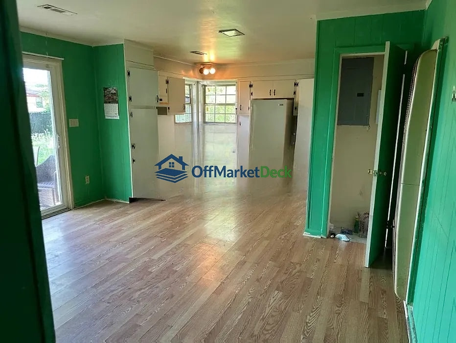 Off-market house in Clanton, Alabama — 4 beds, 1 bath, $87,000 — photo 2 of 3