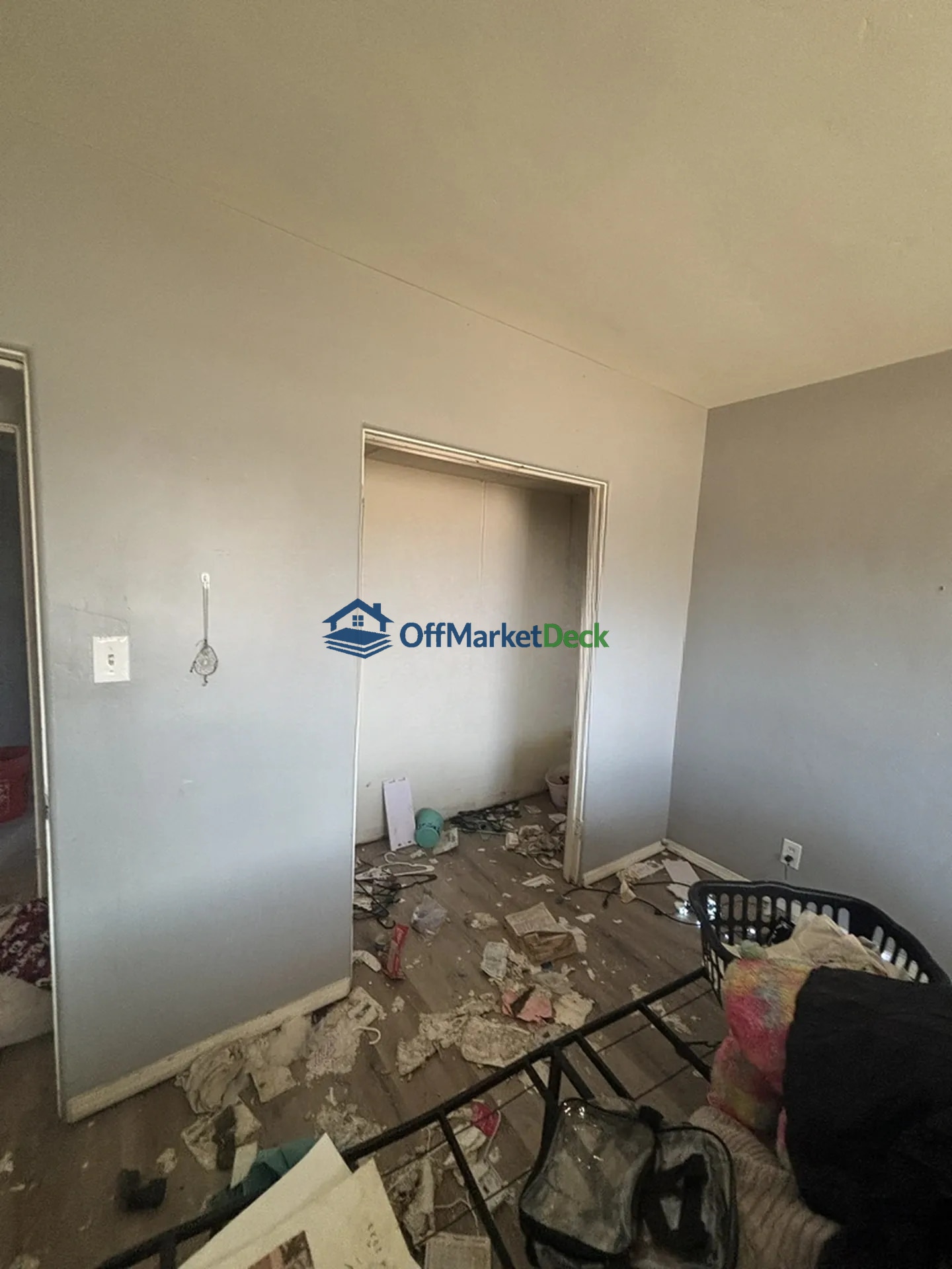 Off-market house in Chandler, Arizona — 4 beds, 2 baths, $365,990 — photo 7 of 8