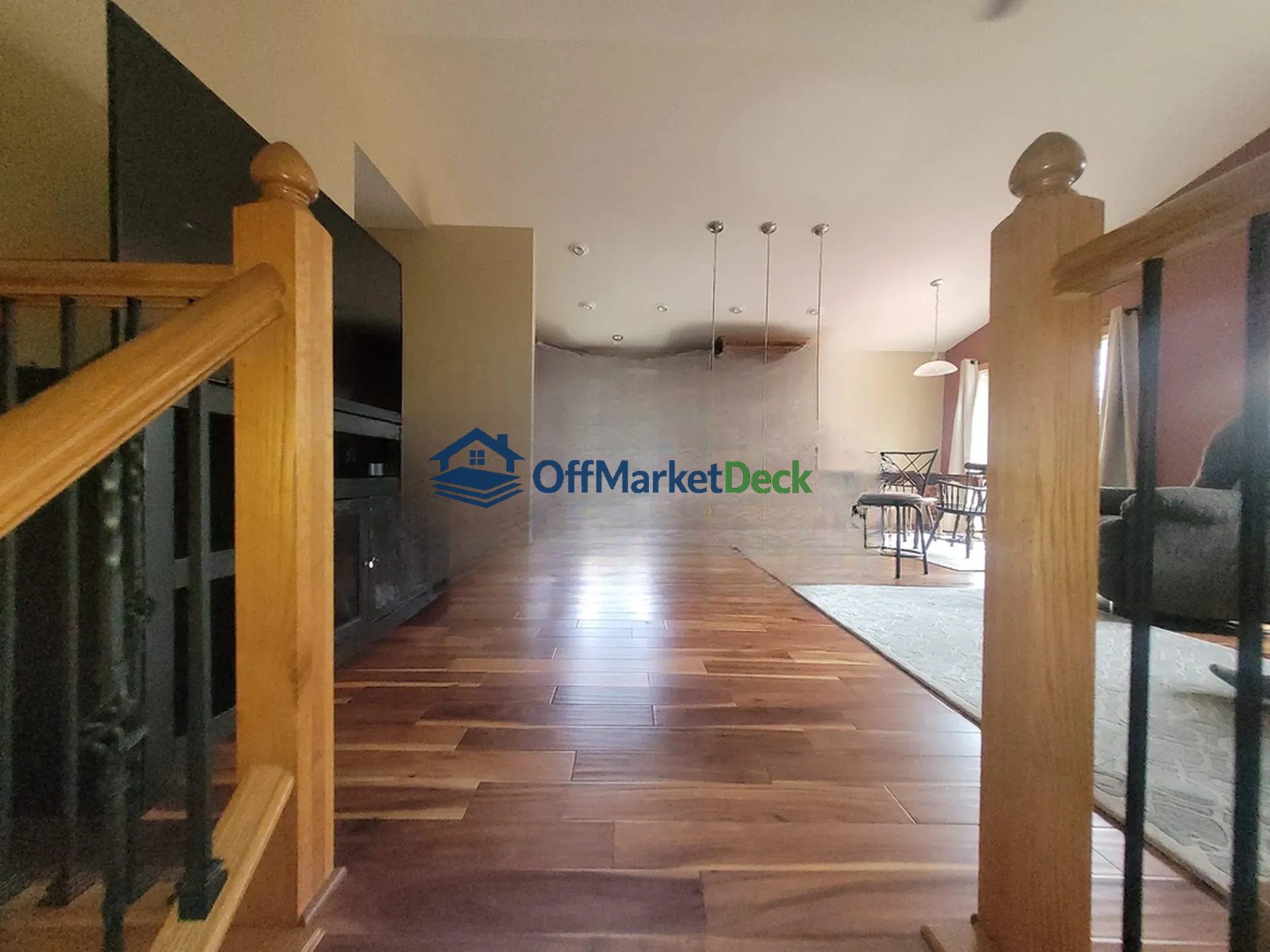 Off-market house in Cottage Grove, Minnesota — 4 beds, 2 baths, $380,000 — photo 7 of 8