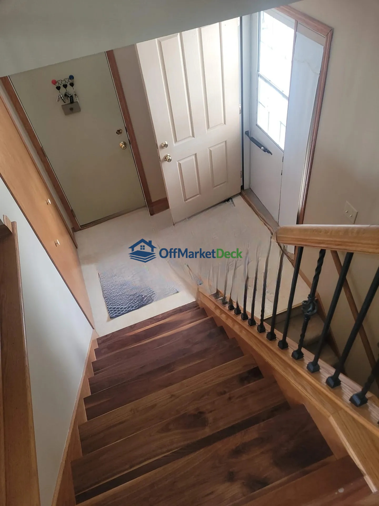 Off-market house in Cottage Grove, Minnesota — 4 beds, 2 baths, $380,000 — photo 3 of 8