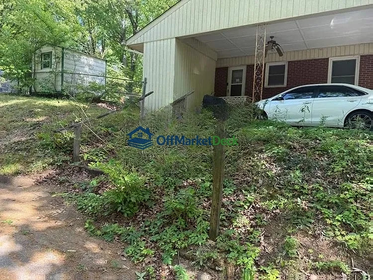 Off-market house in Florence, Alabama — 3 beds, 1 bath, $92,000 — photo 7 of 8