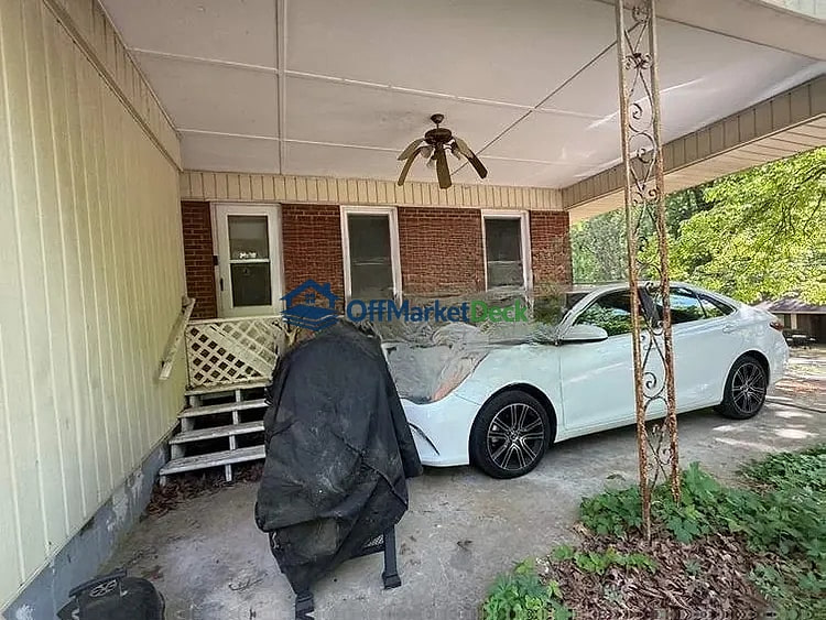 Off-market house in Florence, Alabama — 3 beds, 1 bath, $92,000 — photo 2 of 8