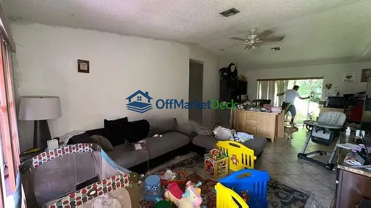 Off-market house in Hollywood, Florida — 3 beds, 2 baths, $395,000 — photo 4 of 8