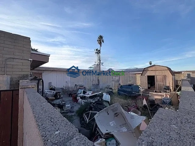 Off-market house in Phoenix, Arizona — 3 beds, 2 baths, $259,990 — photo 4 of 8