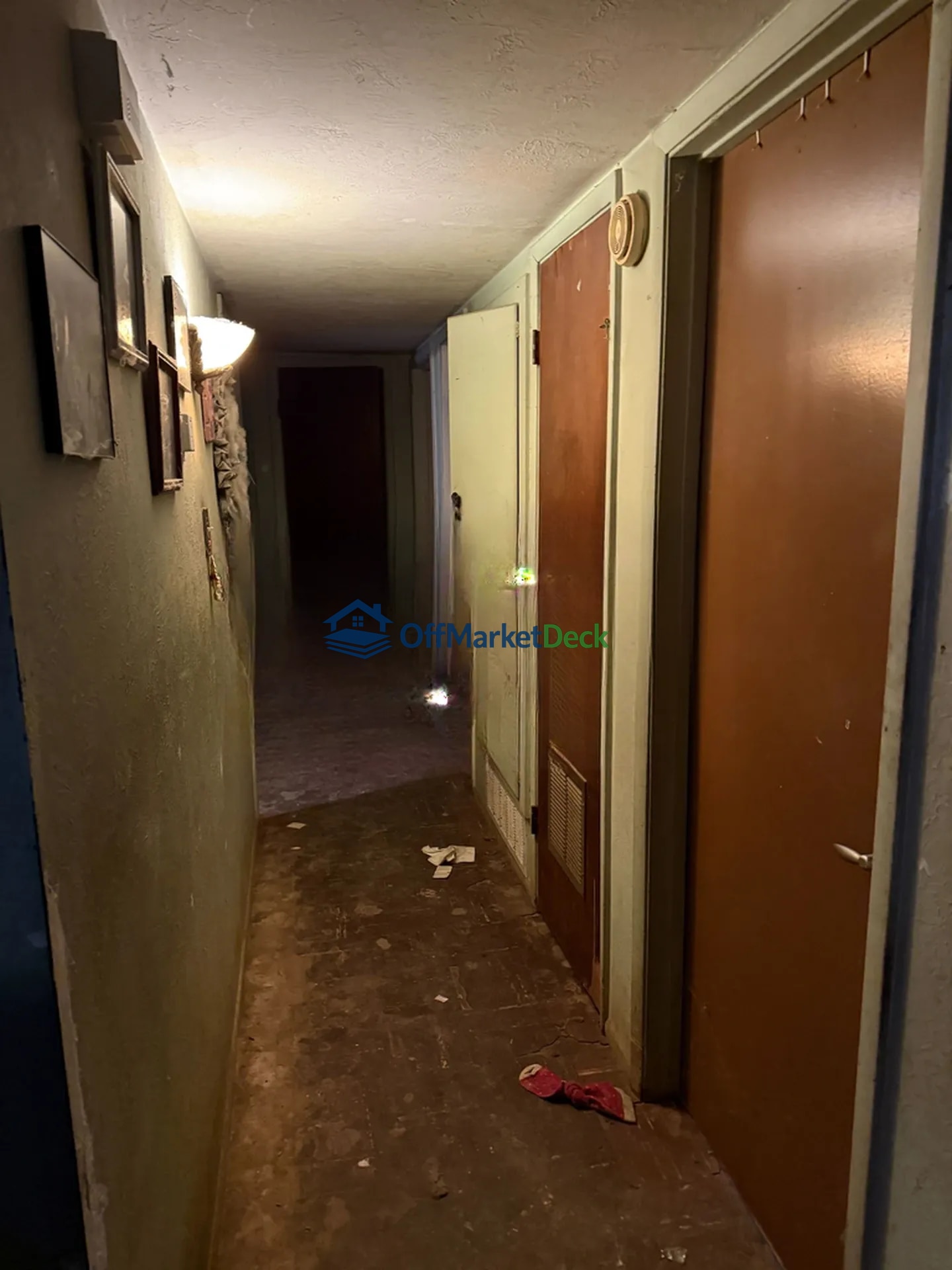 Off-market house in Phoenix, Arizona — 3 beds, 2 baths, $234,990 — photo 4 of 8