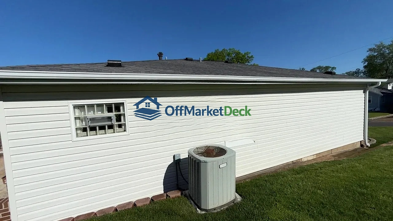 Off-market house in St. Louis, Missouri — 2 beds, 2 baths, $199,900 — photo 4 of 8