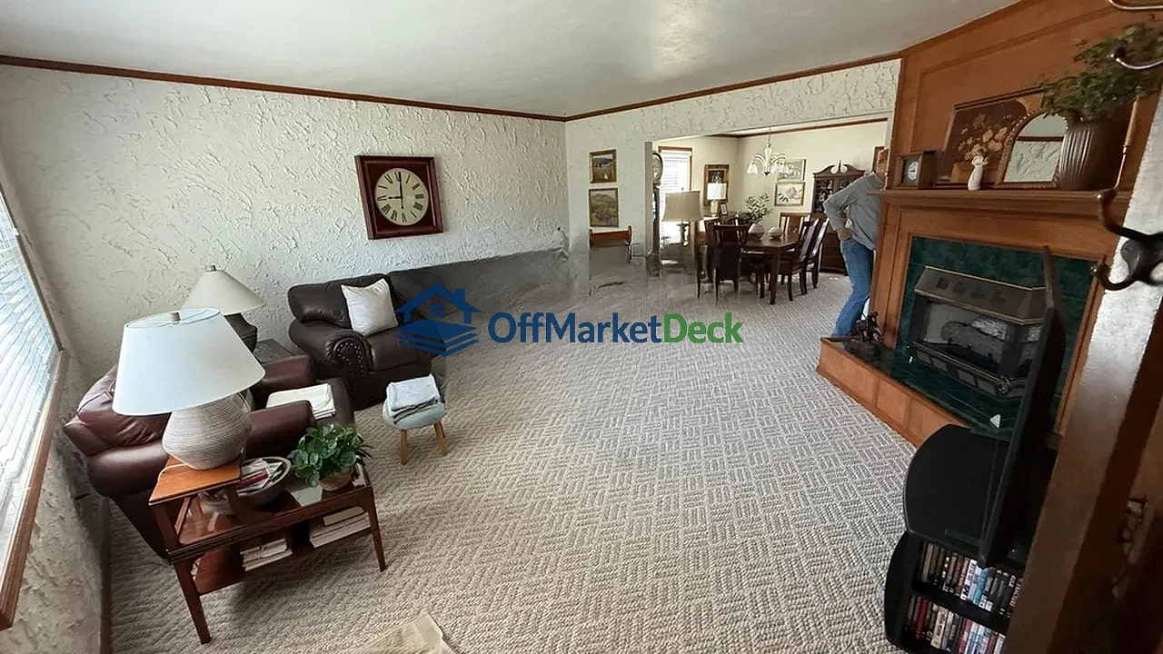 Off-market house in St. Louis, Missouri — 2 beds, 2 baths, $199,900 — photo 6 of 8