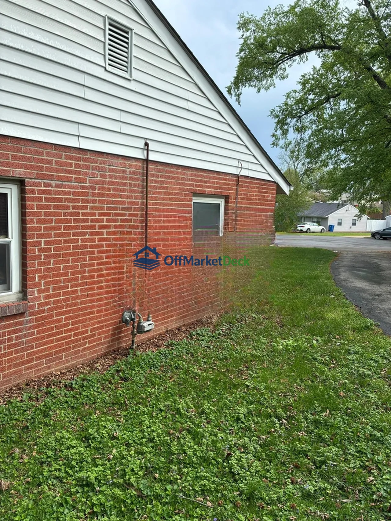 Off-market house in Florissant, Missouri — 2 beds, 1 bath, $94,900 — photo 4 of 8