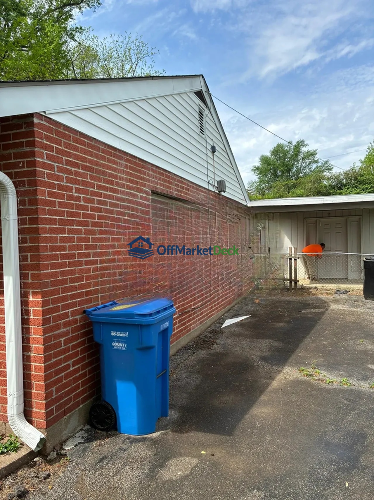 Off-market house in Florissant, Missouri — 2 beds, 1 bath, $94,900 — photo 2 of 8