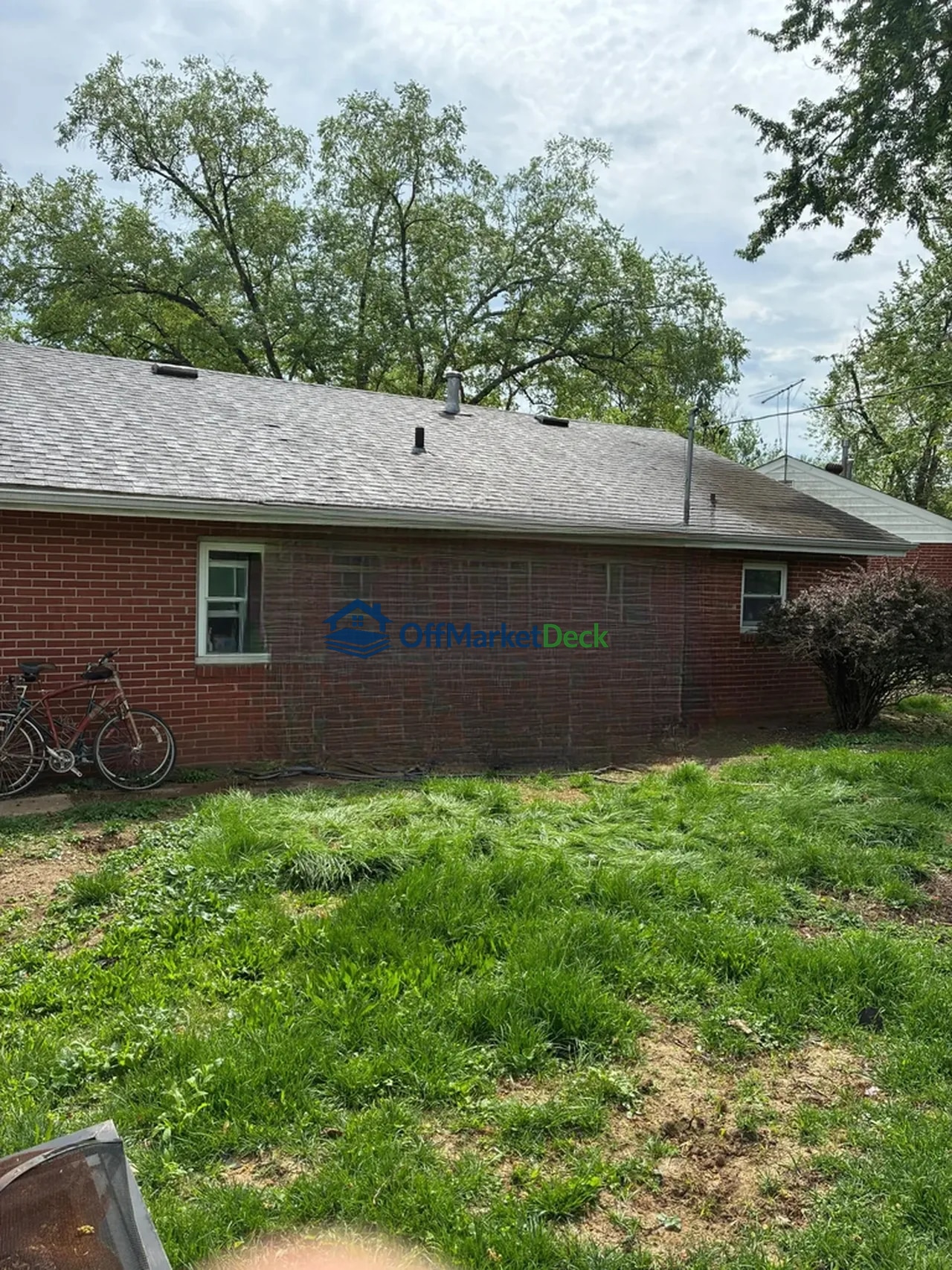 Off-market house in Florissant, Missouri — 2 beds, 1 bath, $94,900 — photo 3 of 8