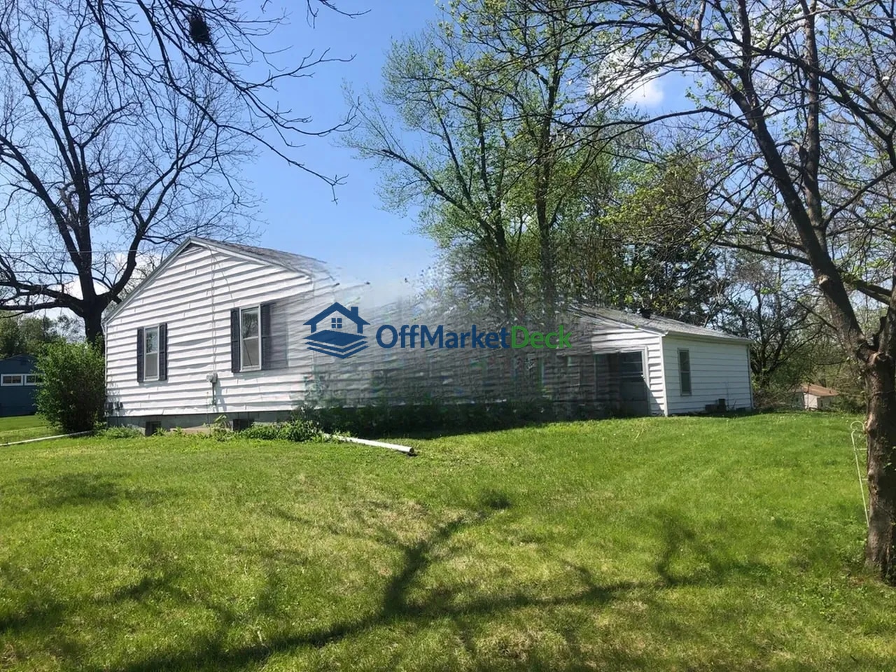 Off-market house in Kansas City, Missouri — 3 beds, 1.5 baths, $154,900 — photo 4 of 8