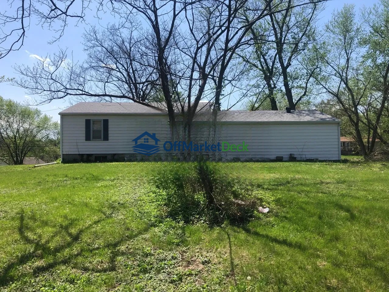 Off-market house in Kansas City, Missouri — 3 beds, 1.5 baths, $154,900 — photo 8 of 8