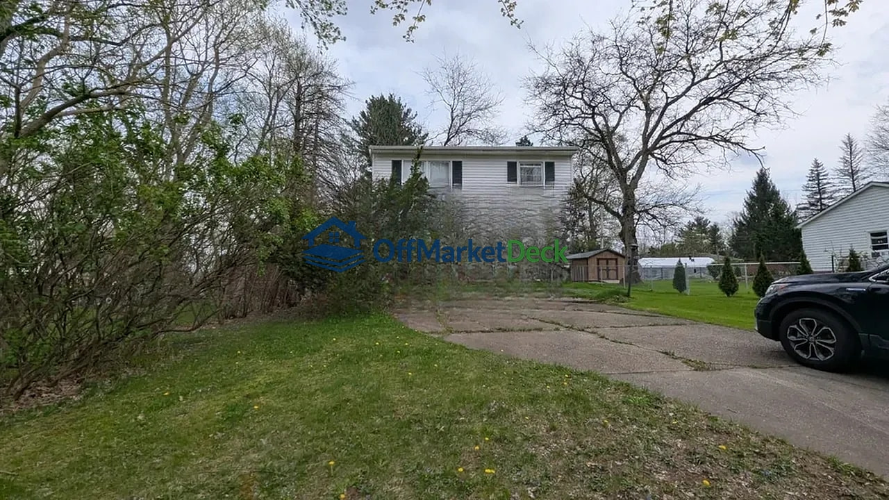 Off-market house in Solon, Ohio — 3 beds, 1.5 baths, $164,900 — photo 8 of 8