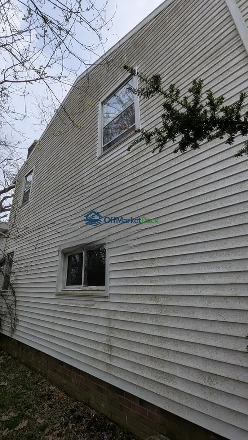 Off-market house in Solon, Ohio — 3 beds, 1.5 baths, $164,900 — photo 4 of 8