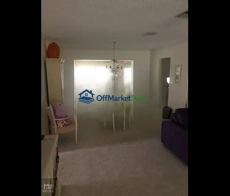 Off-market house in Pompano Beach, Florida — 3 beds, 2 baths, $289,000 — photo 8 of 8