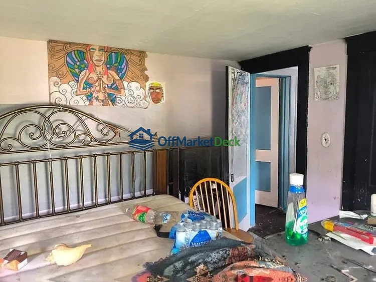 Off-market house in Lansing, Michigan — 3 beds, 1 bath, $60,000 — photo 7 of 8